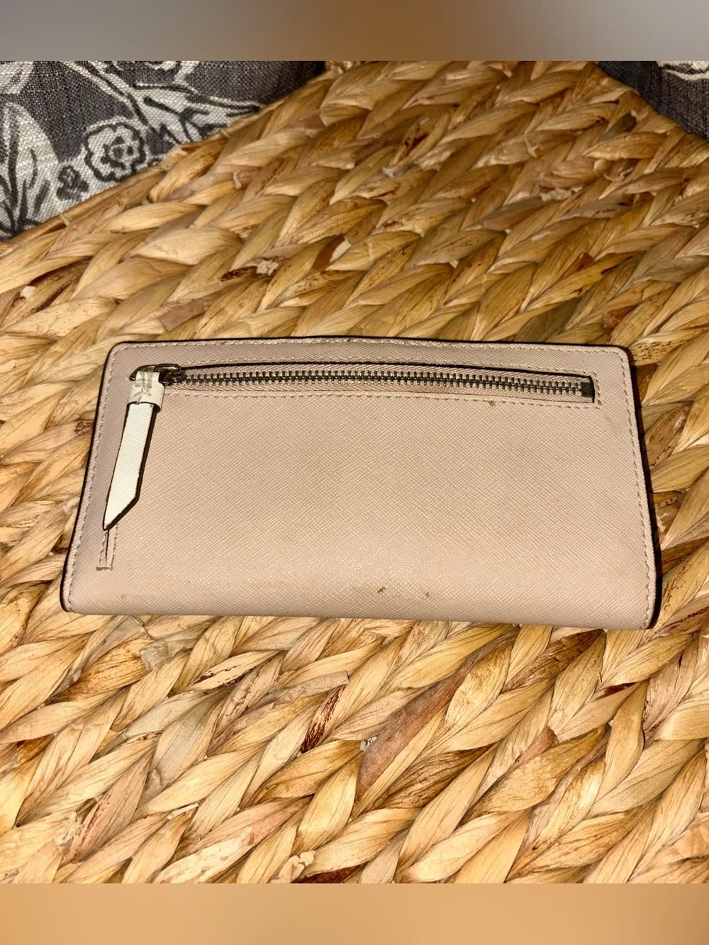Beautiful kate spade two-tone blush and cream continental wallet.